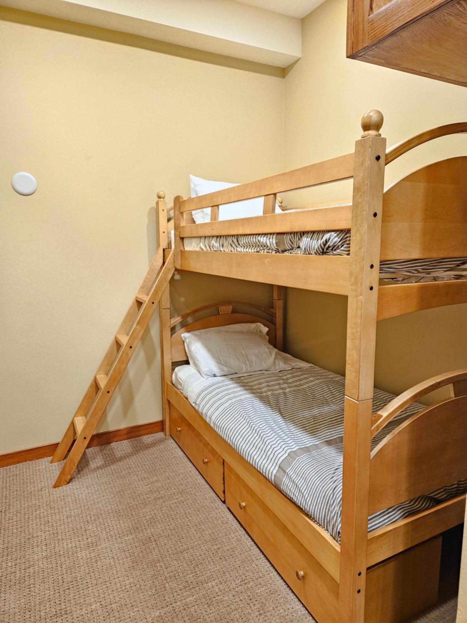 Stunning At Solitude, Steps From Chair Lift, East #103 Brighton Kültér fotó