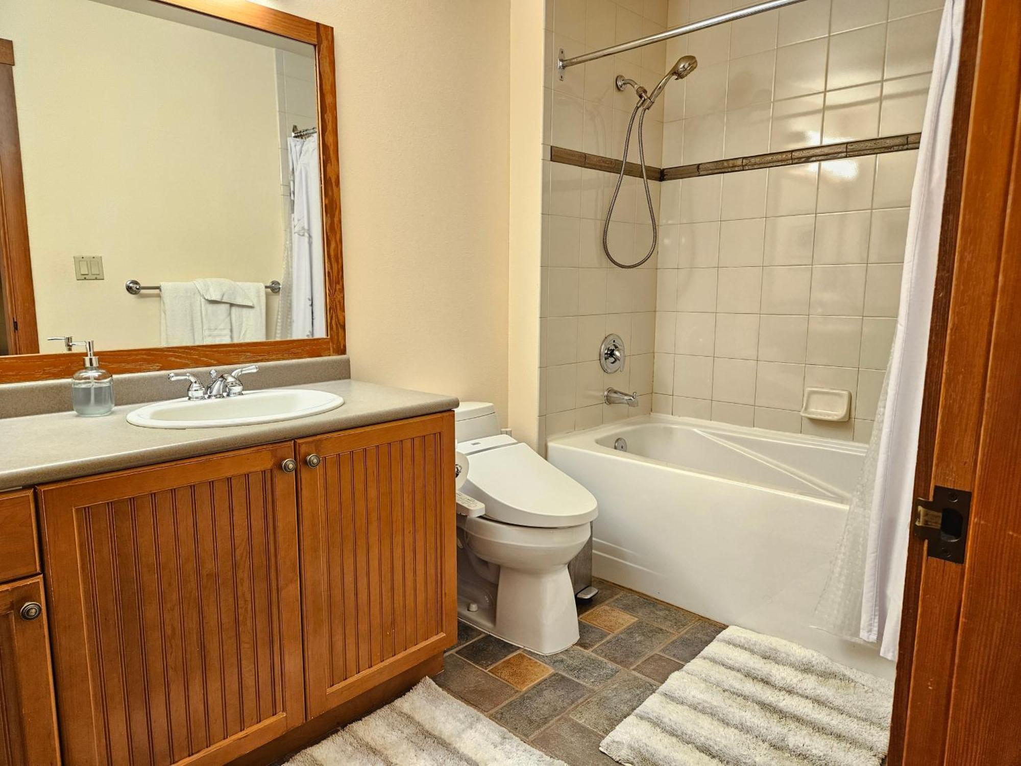Stunning At Solitude, Steps From Chair Lift, East #103 Brighton Szoba fotó